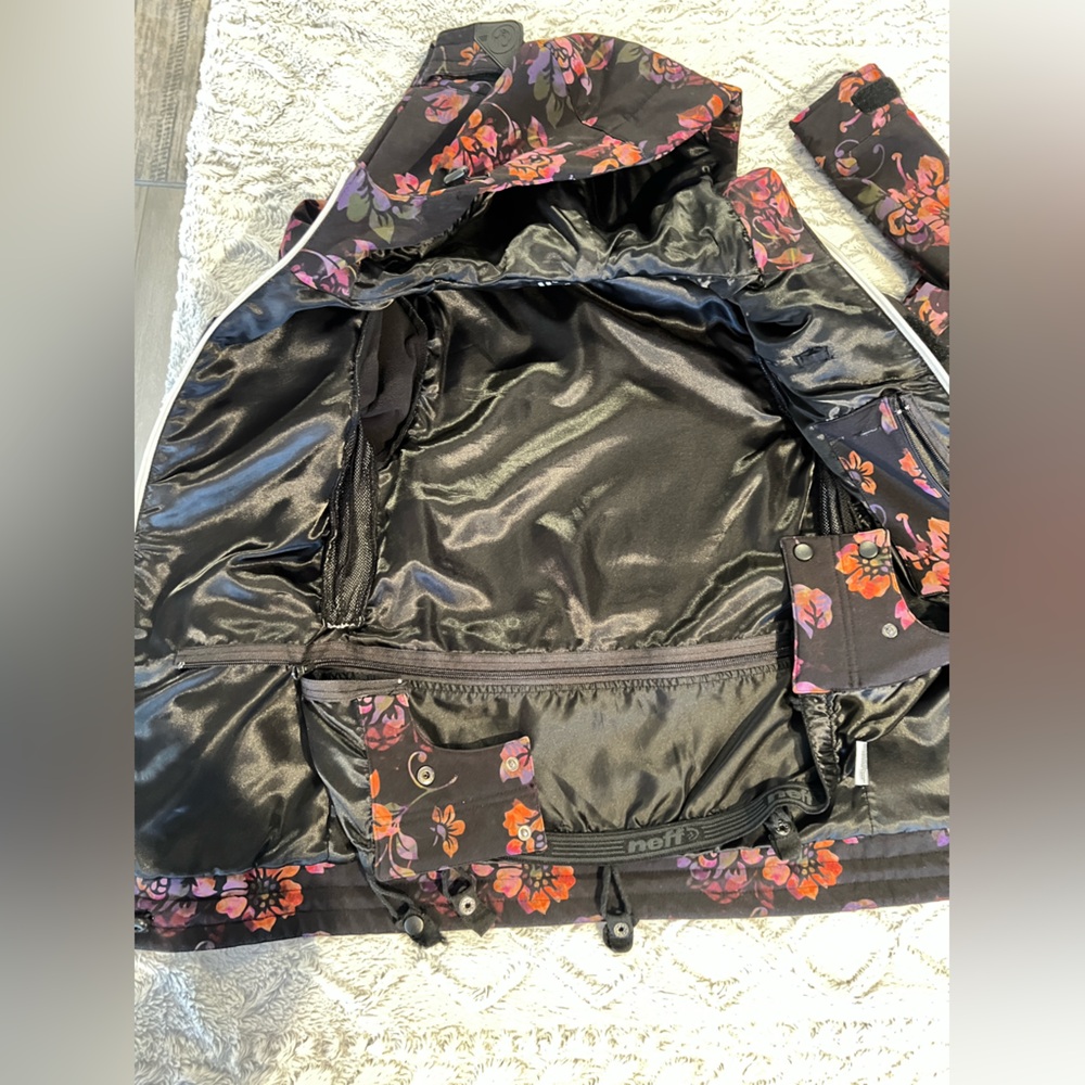 NEFF LUSH Softshell Jacket - Picture 8 of 8